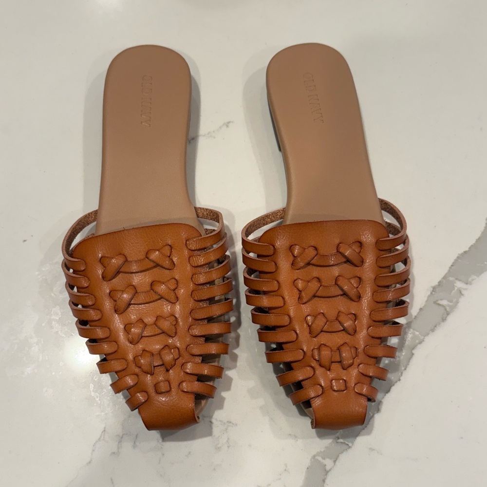 Old Navy faux leather woven mule